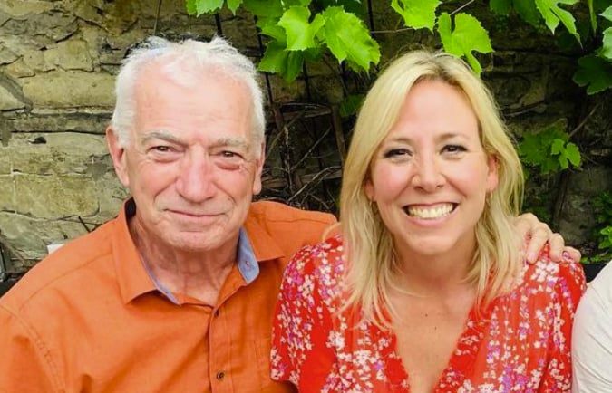 Ève-Marie Lortie publie une photo avec sa cousine et elles sont identiques
