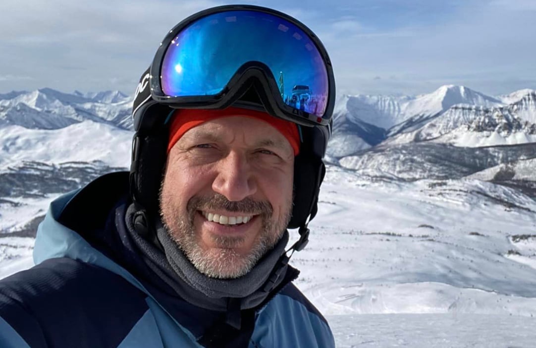 Martin Matte dévoile son nouveau look et on réalise qu'il a un jumeau séparé à la naissance