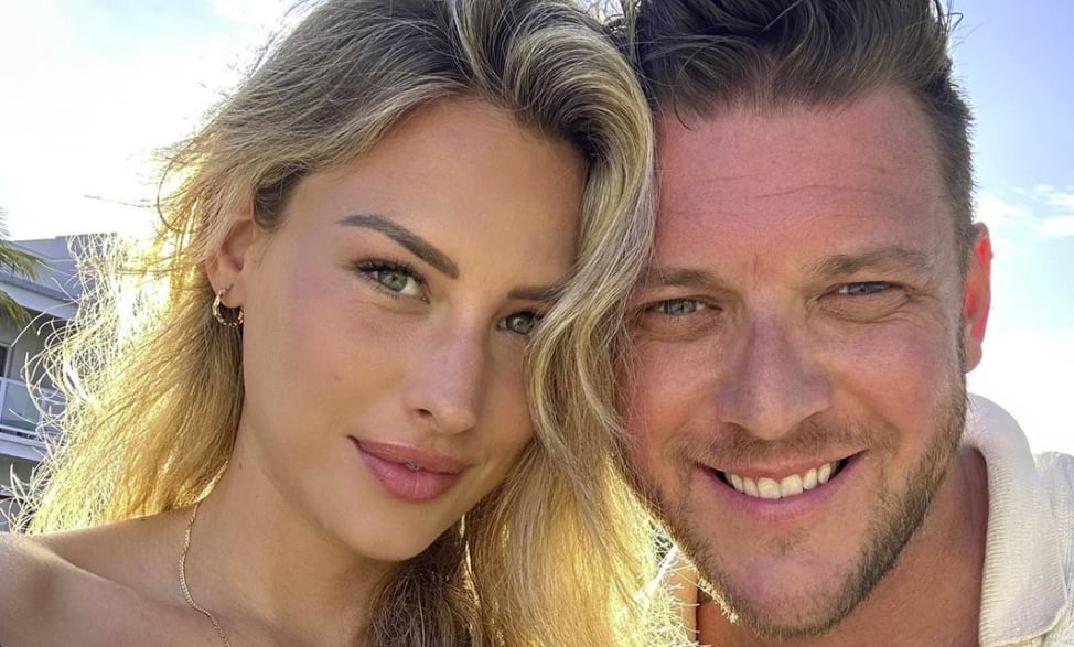 Mathieu Baron célèbre ses 40 ans et il prend une adorable photo avec son amoureuse