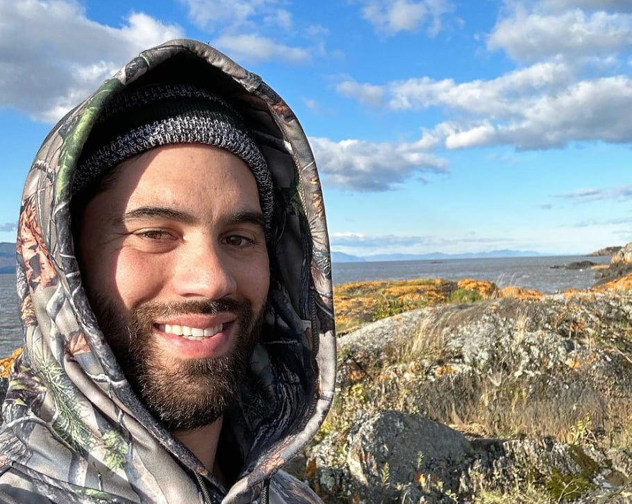 Laurent Duvernay-Tardif est en voyage hors du Québec et prend la pose avec son amoureuse