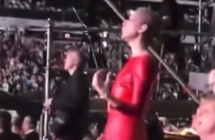 Céline Dion s'éclate en dansant et en faisant du « Air Guitar » 