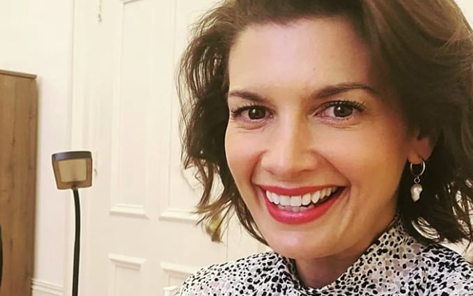 Geneviève Guilbault prend une photo avec « le nouveau visage de la sécurité routière au Québec »
