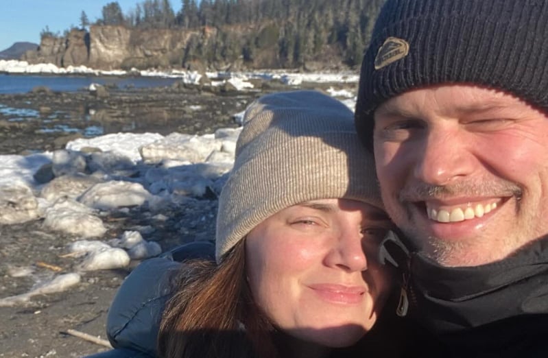 Marie-Ève Janvier et Jean-François Breau partagent un beau moment en famille et ils sont pleinement amoureux