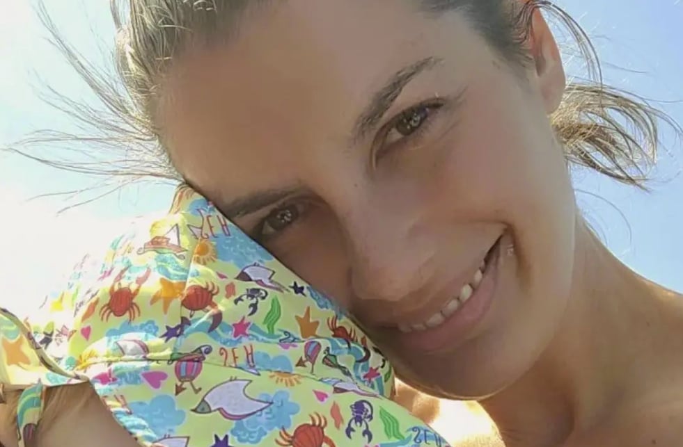 Geneviève Guilbault partage la plus mignonne des photos avec ses enfants à la piscine