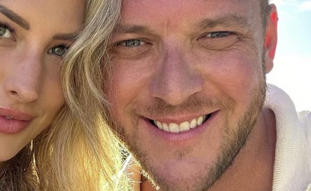 Mathieu Baron et son amoureuse partagent une deuxième photo de couple