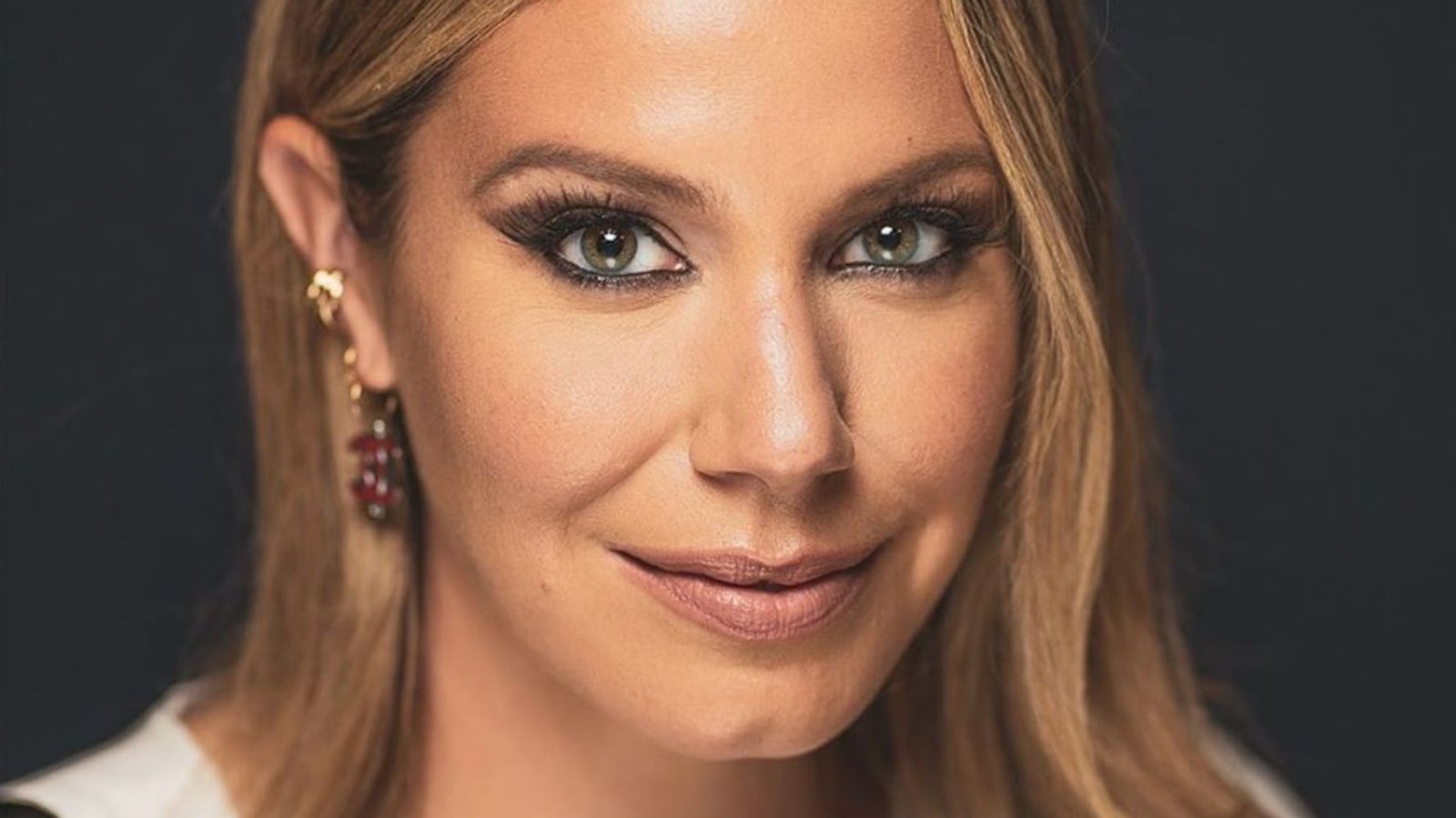 Magalie Lépine-Blondeau pose avec une robe transparente et ça fait grandement réagir