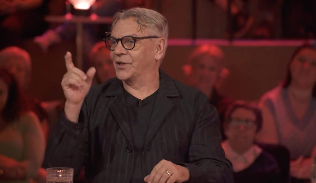 Marc Labrèche interrompt en direct son émission après avoir reconnu quelqu'un assis dans la foule