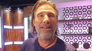 Changement de look pour Peter Macleod