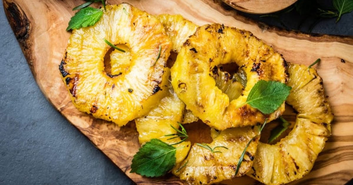 Les ananas rôtis au rhum, aussi bons comme accompagnement que comme dessert!