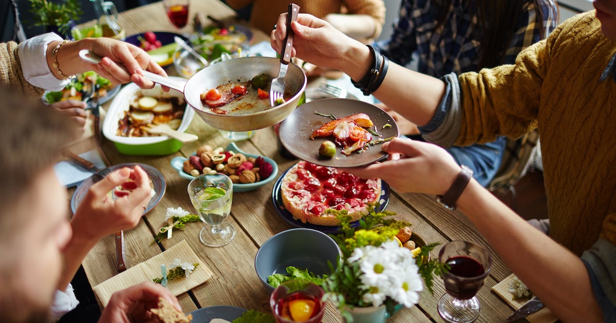 Qui passe le plus de temps à table dans le monde?