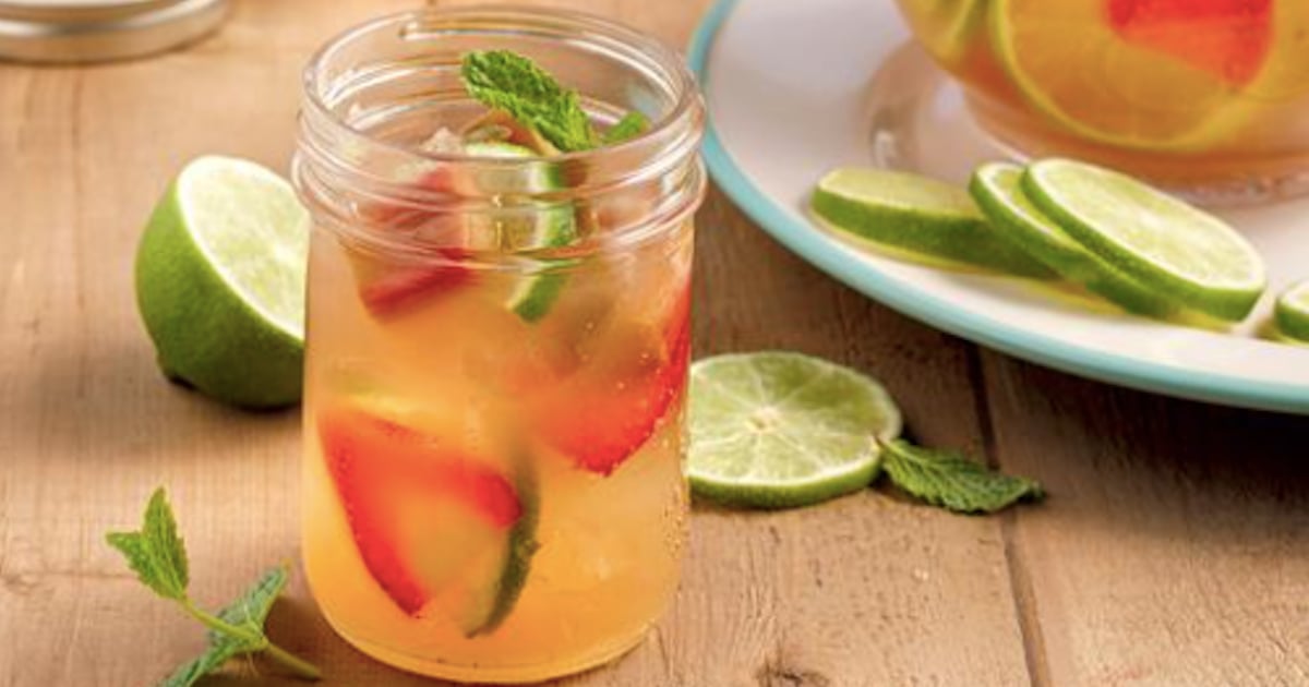 Savoureuse sangria  fraises-rhubarbe