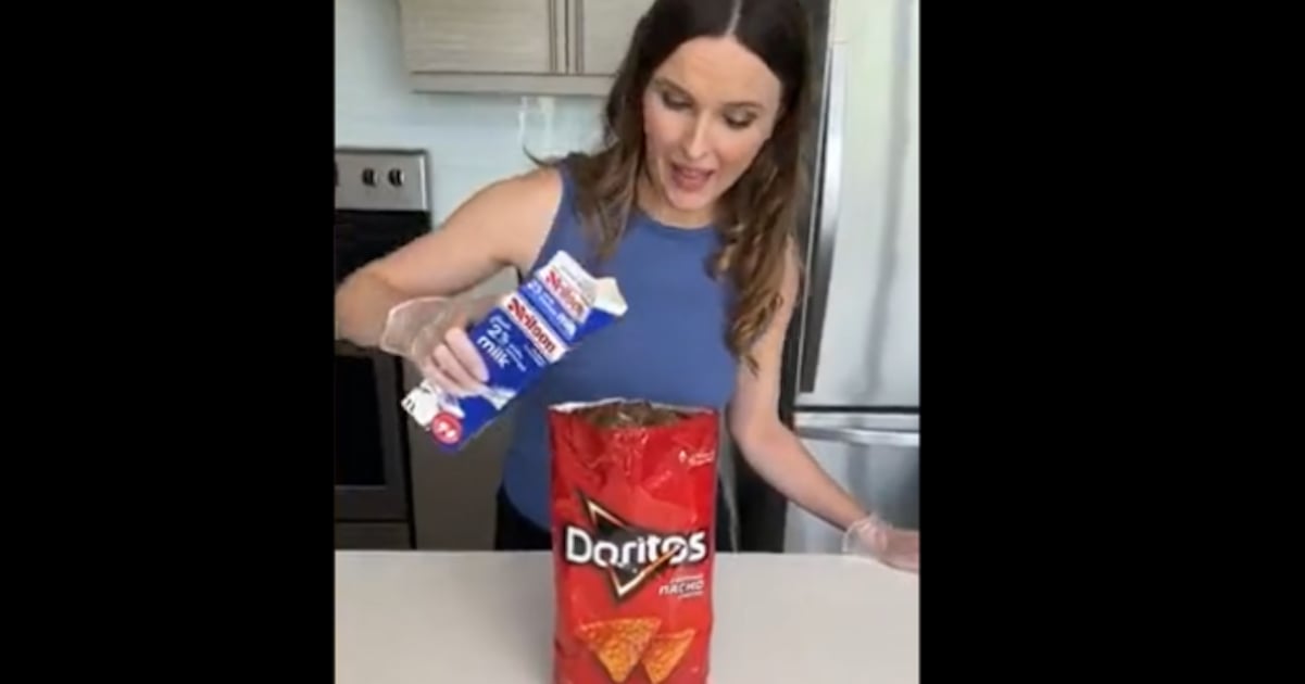 Elle utilise des Doritos pour préparer son souper et le résultat est génial