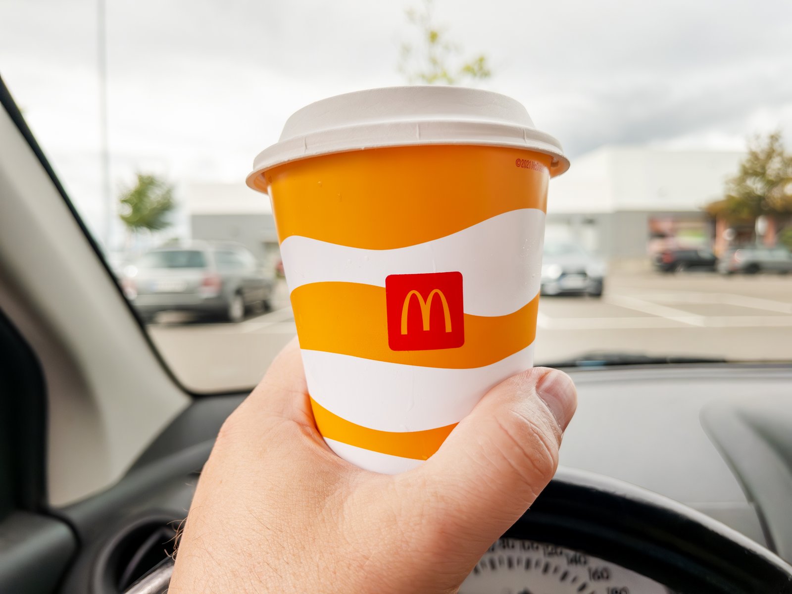 Elle poursuit McDonald's en justice après s'être brûlée avec son café 