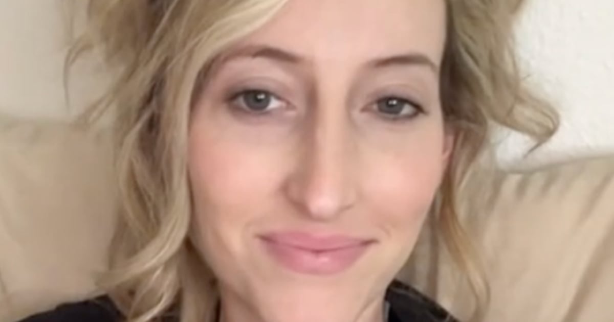 Une femme allaite le bébé de sa sœur quand elle a besoin d'une pause
