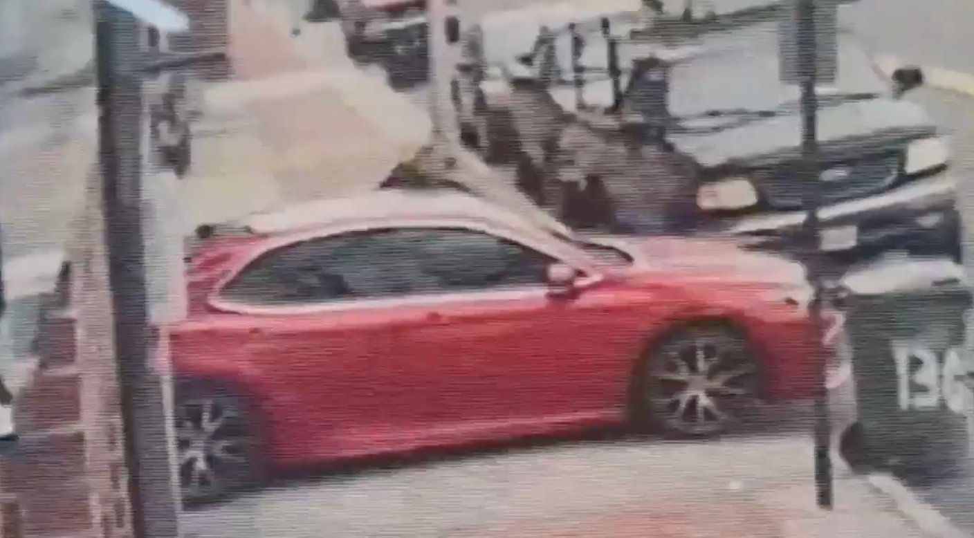 Une voiture avec un enfant de 3 ans à l'intérieur se fait voler.